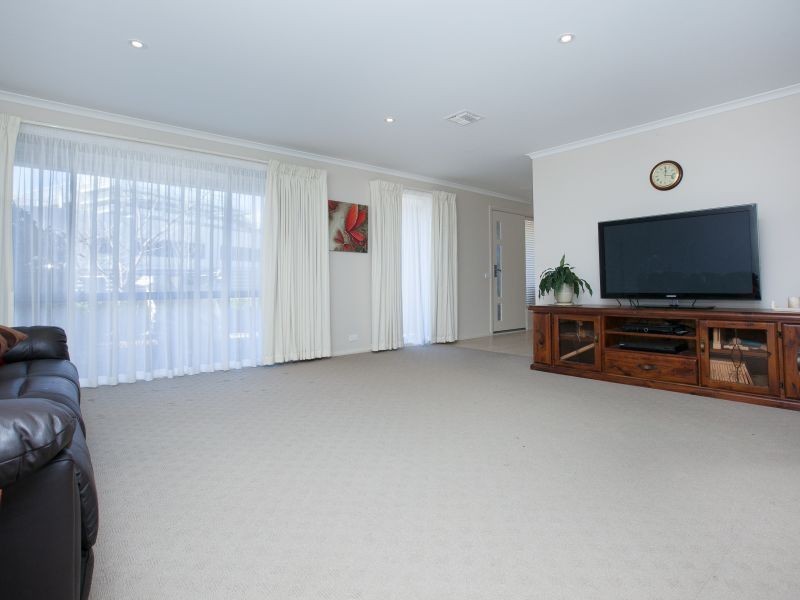 86 Eileen Good Street, Greenway ACT 2900