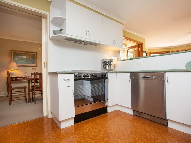 13 Cuthbert Circuit, Wanniassa ACT 2903