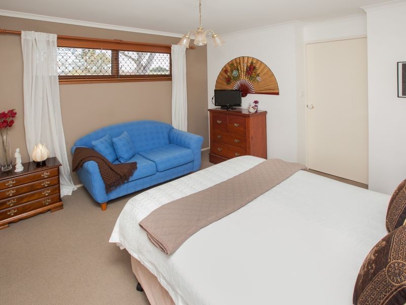 13 Cuthbert Circuit, Wanniassa ACT 2903