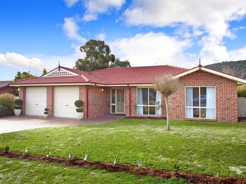 13 Poplar Crescent, Jerrabomberra NSW 2619