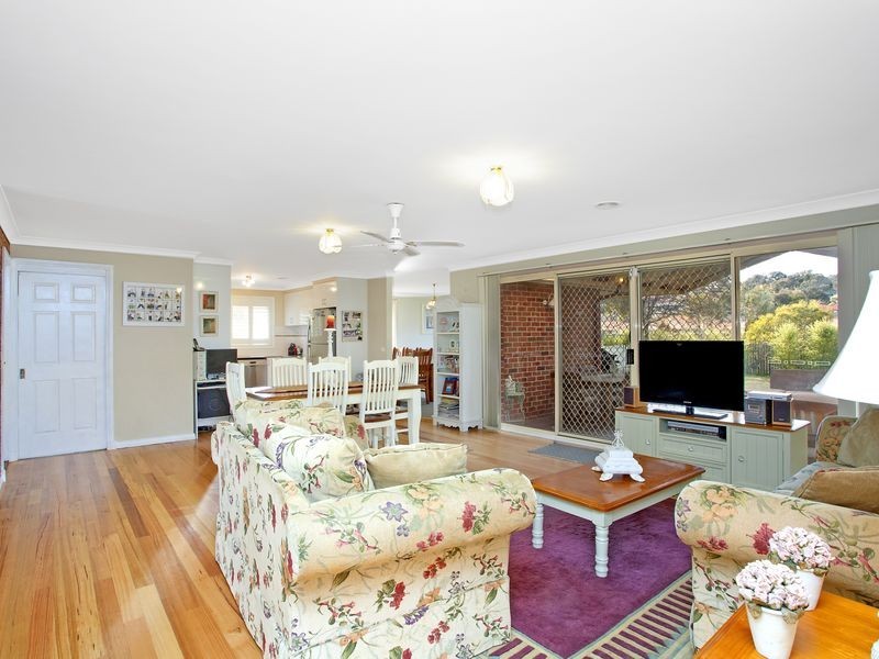 13 Poplar Crescent, Jerrabomberra NSW 2619