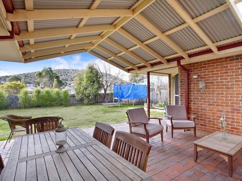 13 Poplar Crescent, Jerrabomberra NSW 2619