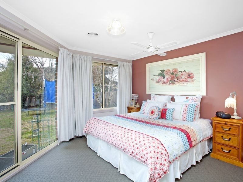 13 Poplar Crescent, Jerrabomberra NSW 2619