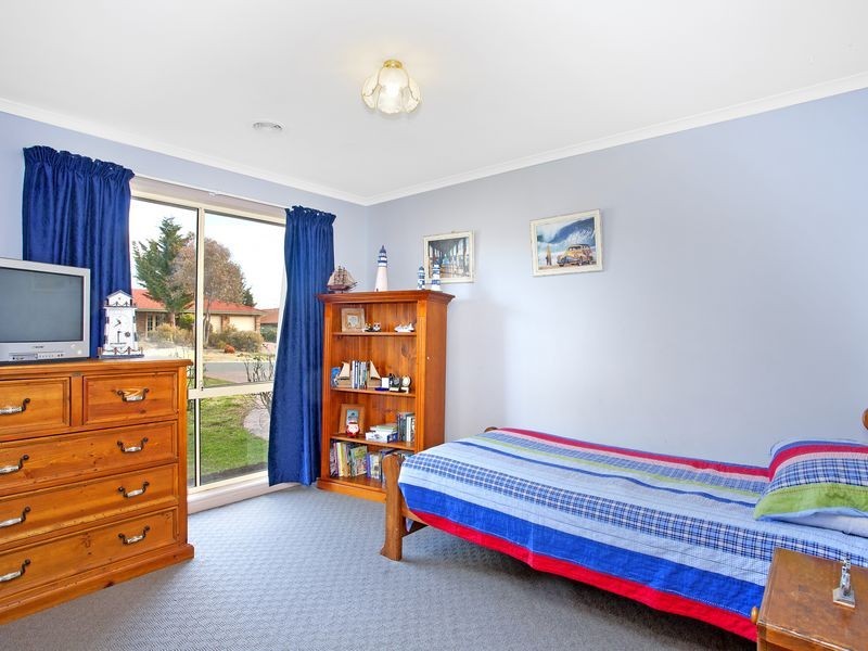 13 Poplar Crescent, Jerrabomberra NSW 2619