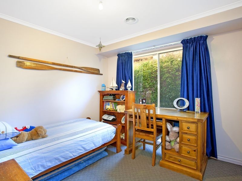 13 Poplar Crescent, Jerrabomberra NSW 2619