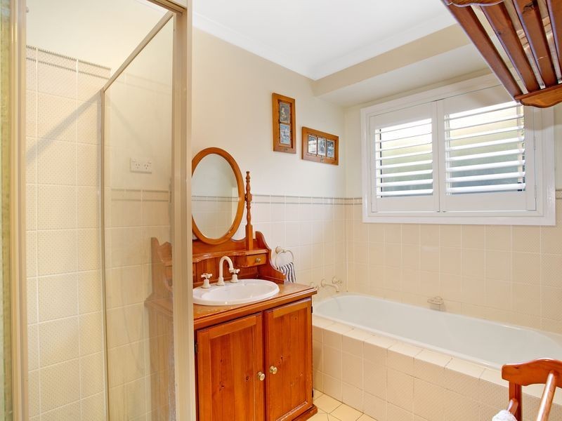 13 Poplar Crescent, Jerrabomberra NSW 2619