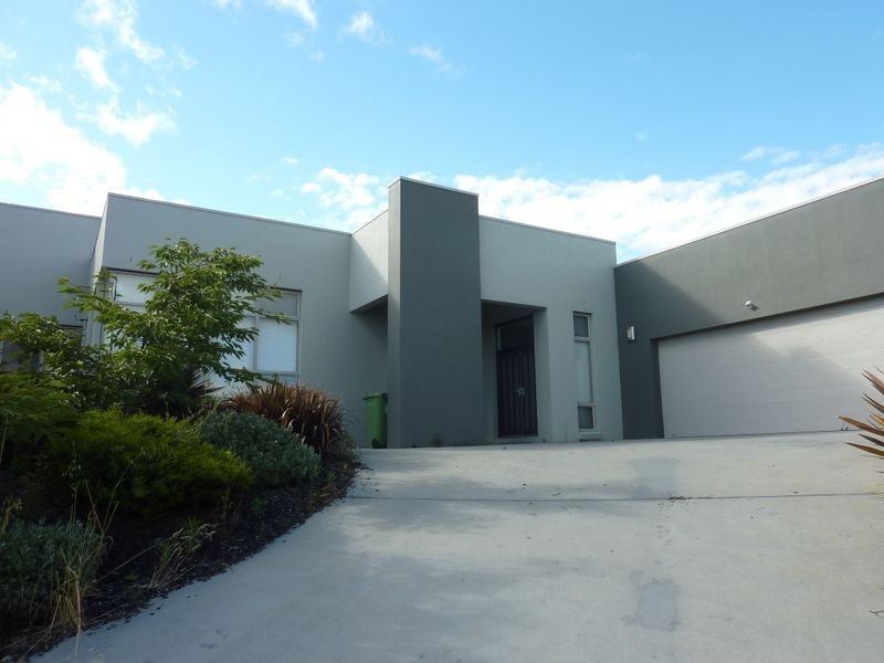 23 Myrtle Close, Jerrabomberra NSW 2619