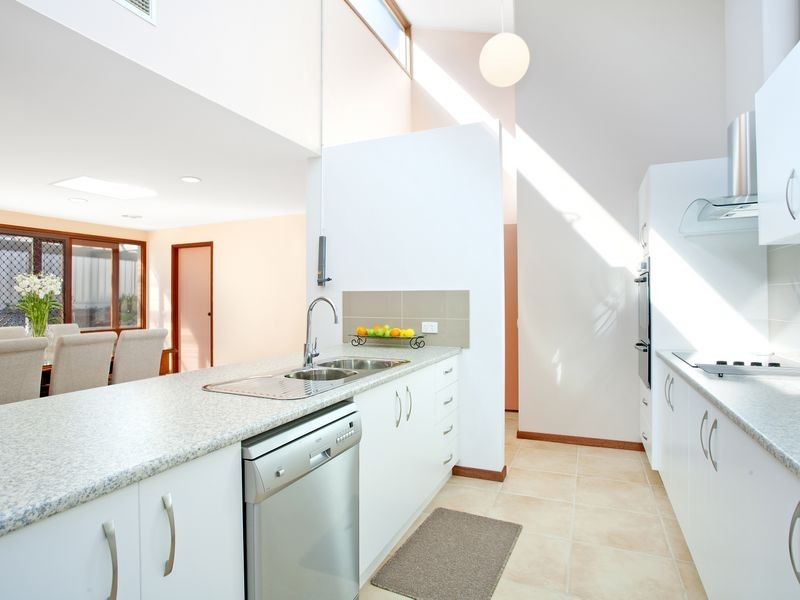 18 Crampton Place, Fadden ACT 2904