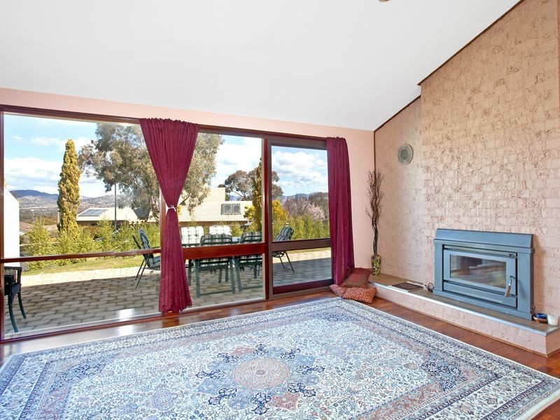 18 Crampton Place, Fadden ACT 2904