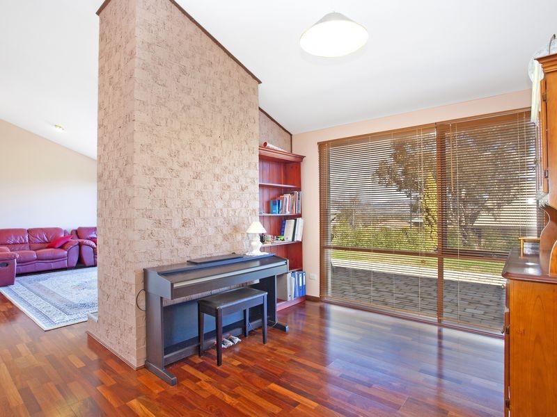18 Crampton Place, Fadden ACT 2904