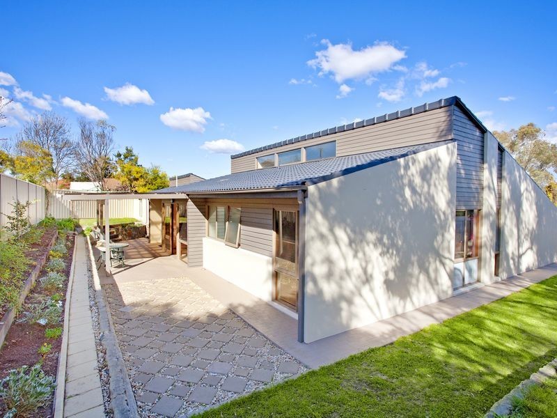 18 Crampton Place, Fadden ACT 2904