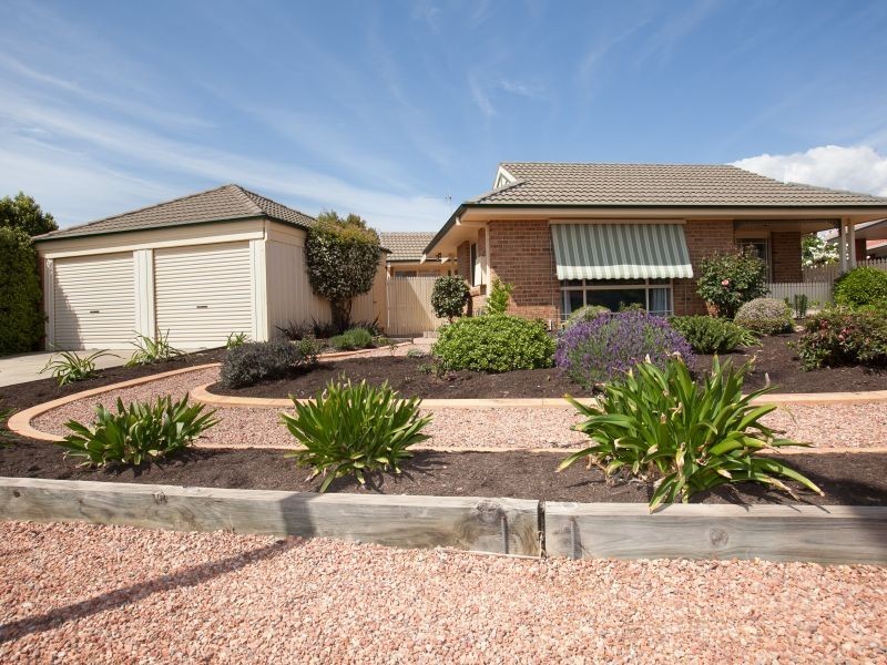 11 Thomas Hales Place, Gordon ACT 2906