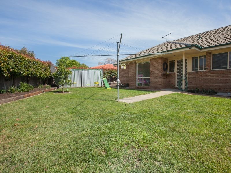 11 Thomas Hales Place, Gordon ACT 2906