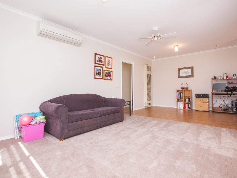 11 Thomas Hales Place, Gordon ACT 2906