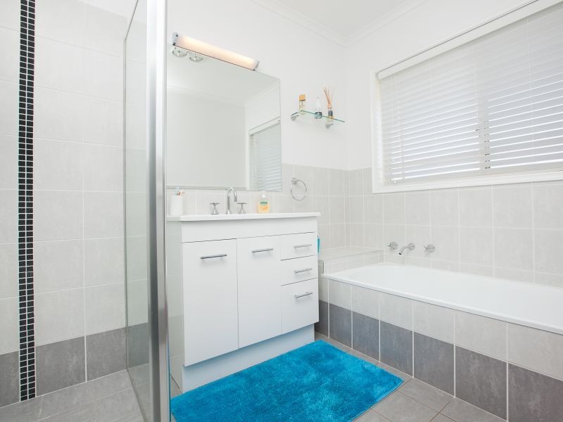 11 Thomas Hales Place, Gordon ACT 2906