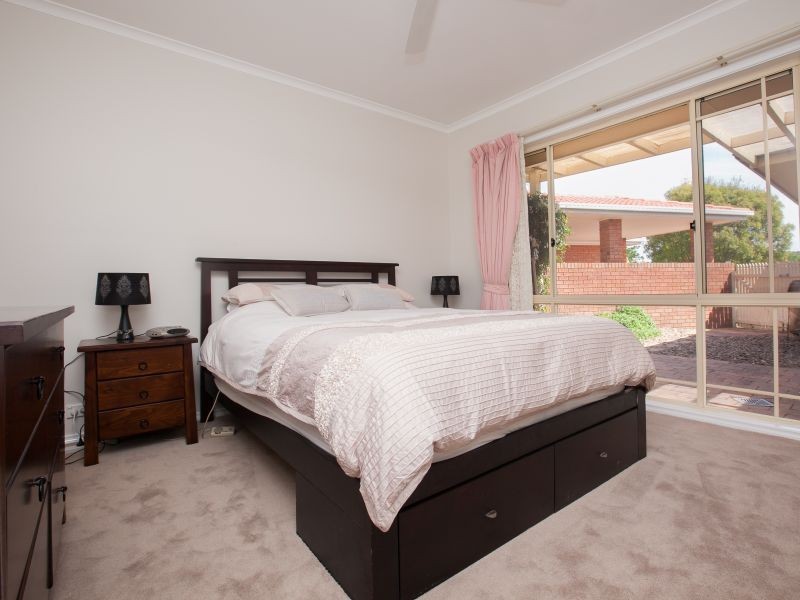 11 Thomas Hales Place, Gordon ACT 2906