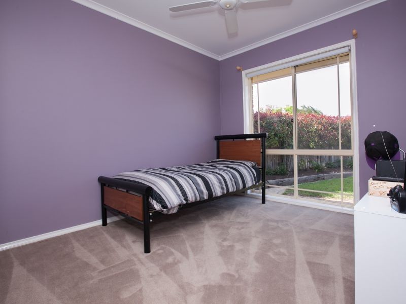 11 Thomas Hales Place, Gordon ACT 2906