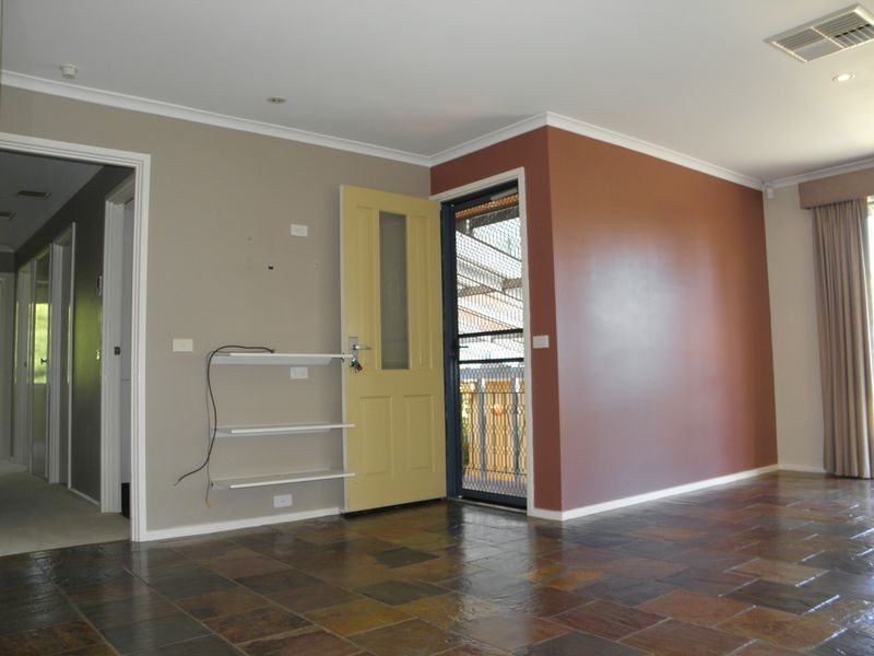 9 Degraves Crescent, Wanniassa ACT 2903