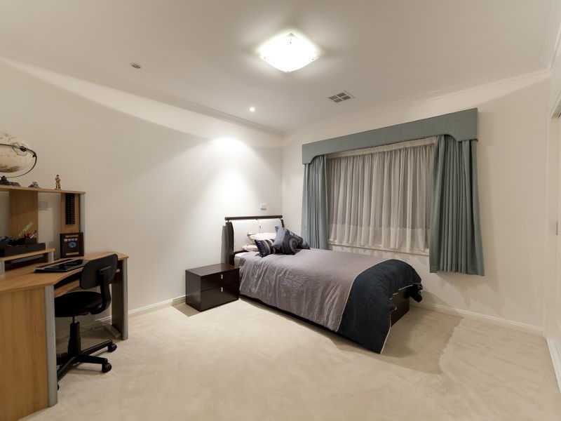12 Barron Street, Deakin ACT 2600