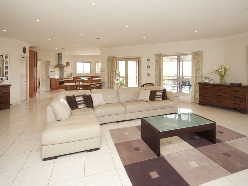 11 Spur Place, Royalla NSW 2620