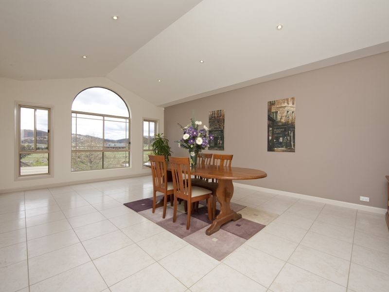 11 Spur Place, Royalla NSW 2620