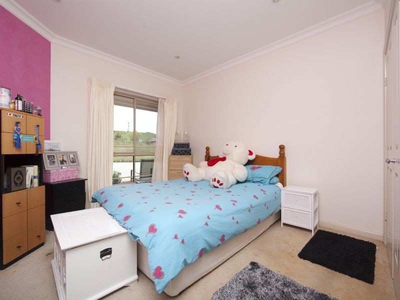 11 Spur Place, Royalla NSW 2620