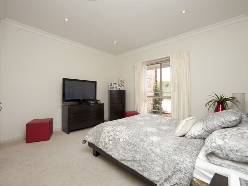 11 Spur Place, Royalla NSW 2620