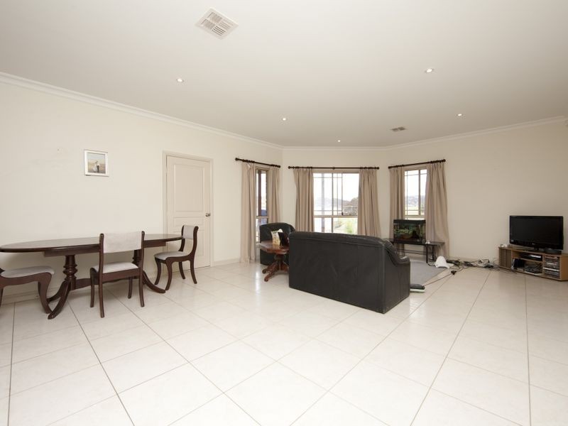 11 Spur Place, Royalla NSW 2620