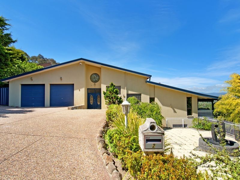 2 Rawlings Place, Fadden ACT 2904