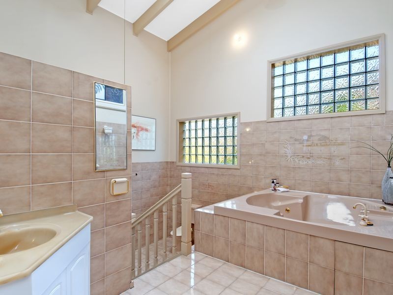 2 Rawlings Place, Fadden ACT 2904