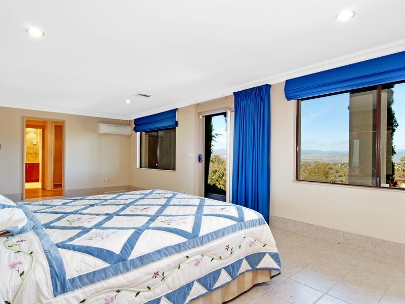 2 Rawlings Place, Fadden ACT 2904