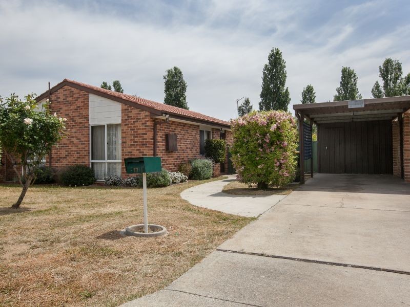 17 Keverstone Circuit, Isabella Plains ACT 2905