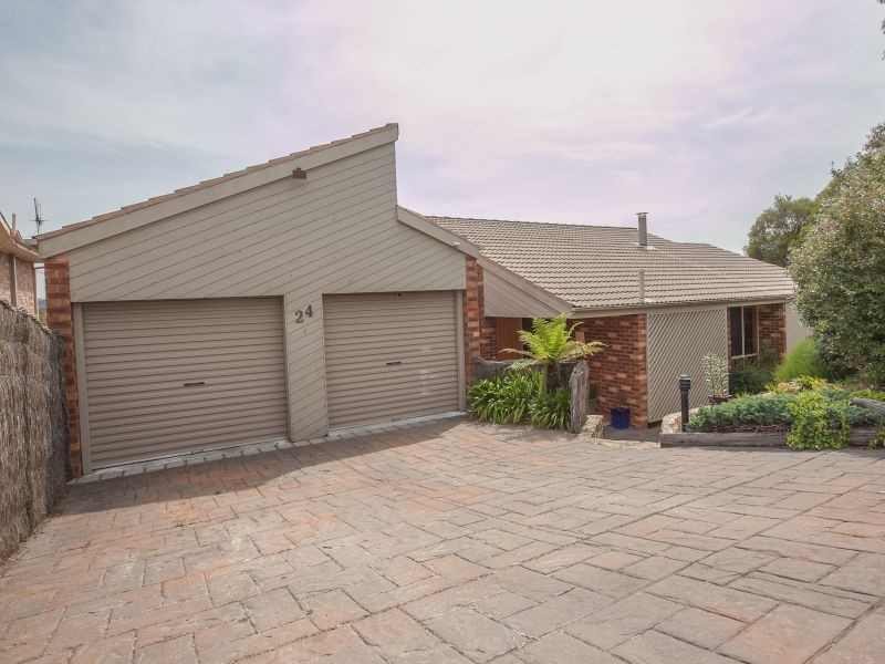24 Mountain Circuit, Calwell ACT 2905