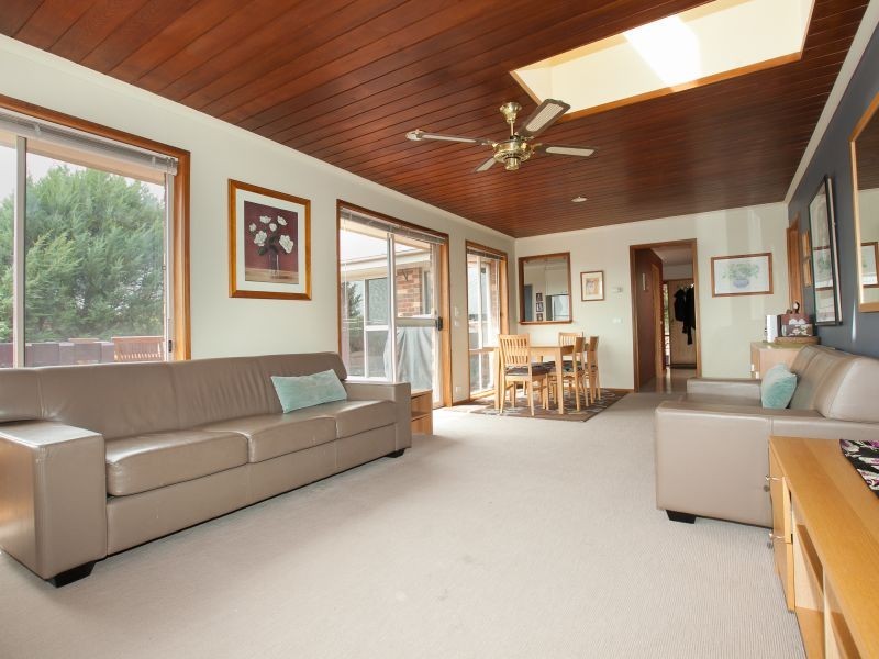 24 Mountain Circuit, Calwell ACT 2905