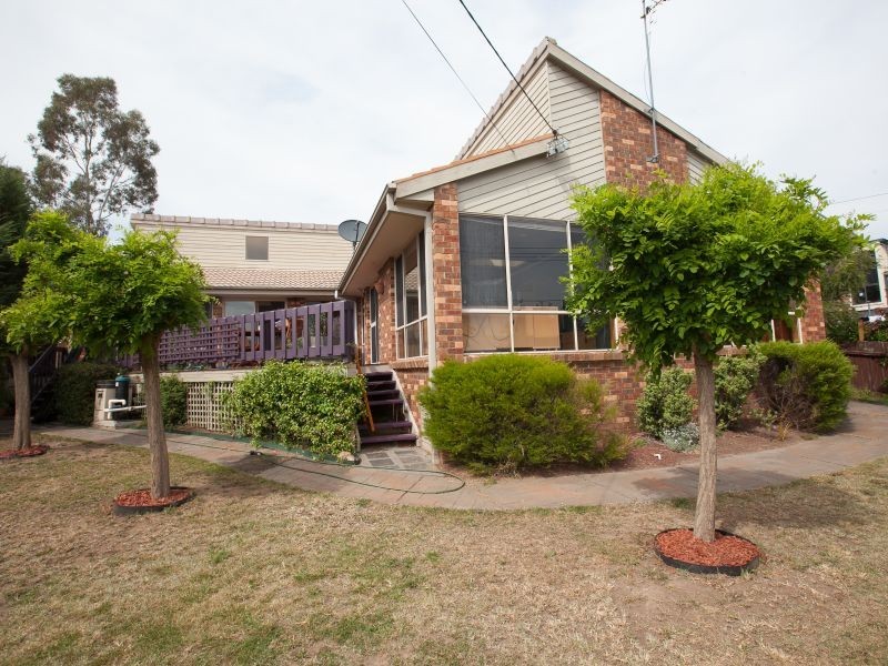 24 Mountain Circuit, Calwell ACT 2905