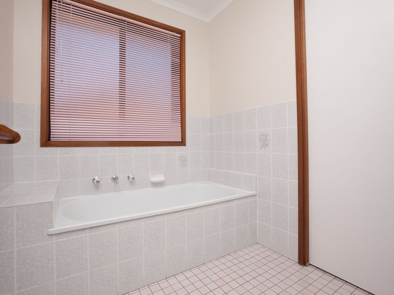 52 Tewksbury Crescent, Theodore ACT 2905
