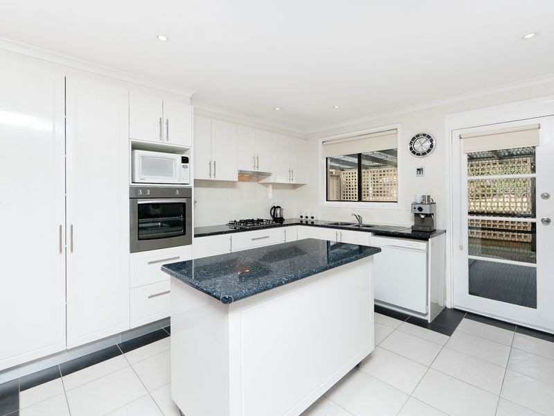 8 Lyall Crescent, Kambah ACT 2902