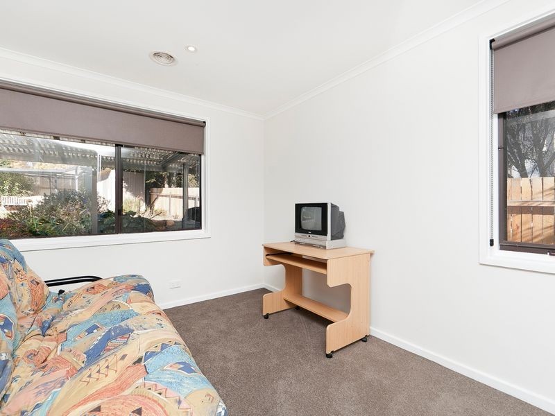 8 Lyall Crescent, Kambah ACT 2902