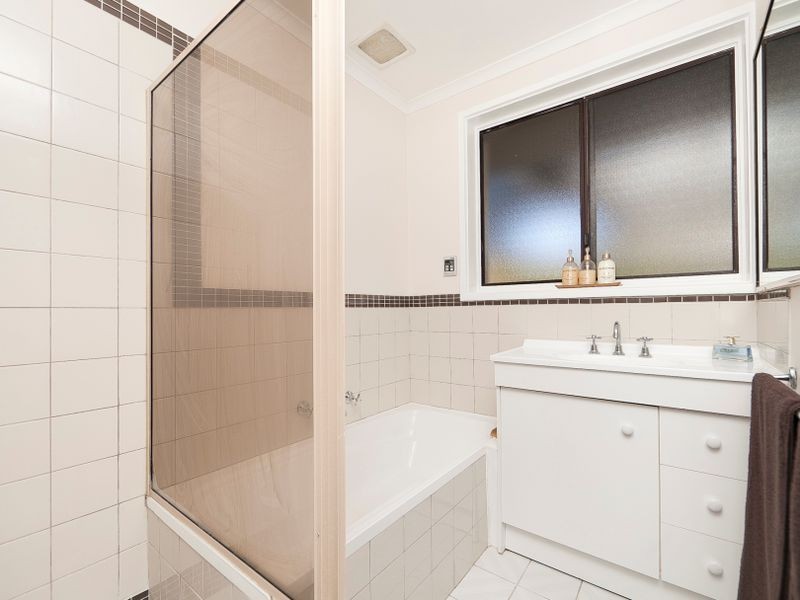 8 Lyall Crescent, Kambah ACT 2902