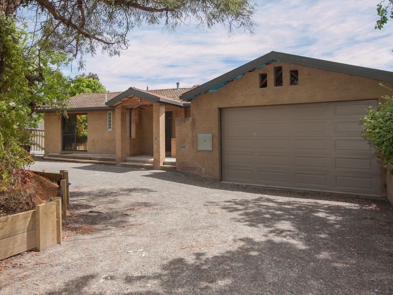 4 Bage Place, Mawson ACT 2607
