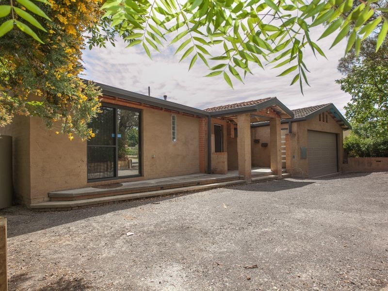 4 Bage Place, Mawson ACT 2607