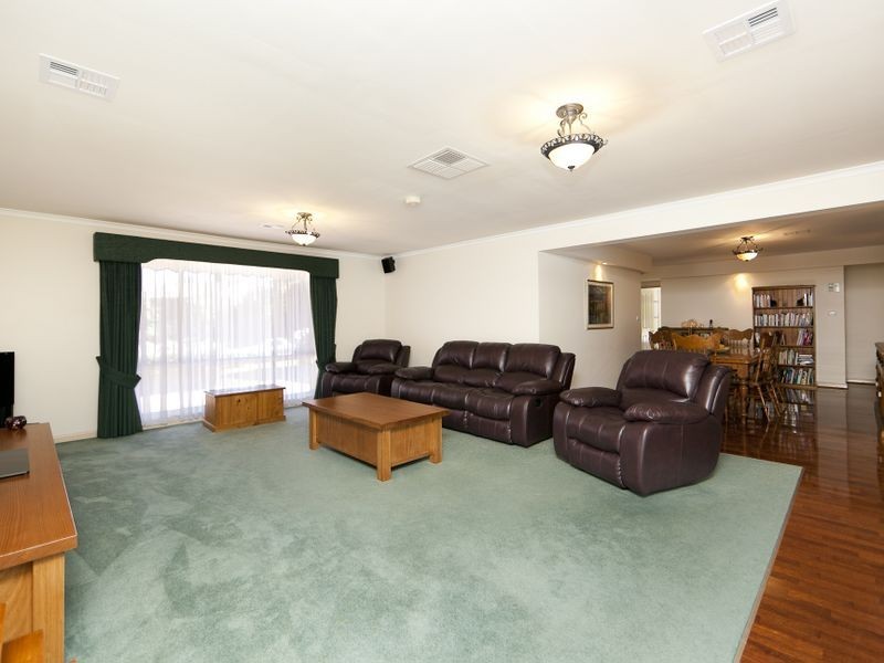 12 Lewis Luxton Avenue, Gordon ACT 2906