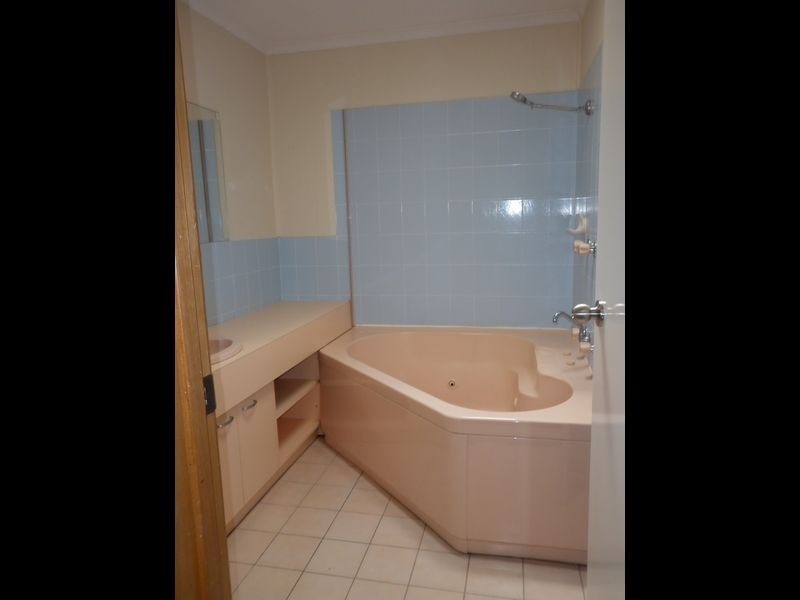 5 Dods Place, Greenway ACT 2900