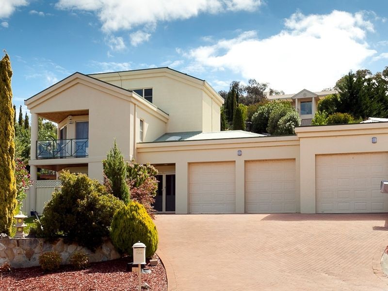 9 Sparkes Close, Fadden ACT 2904