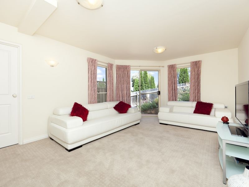 9 Sparkes Close, Fadden ACT 2904