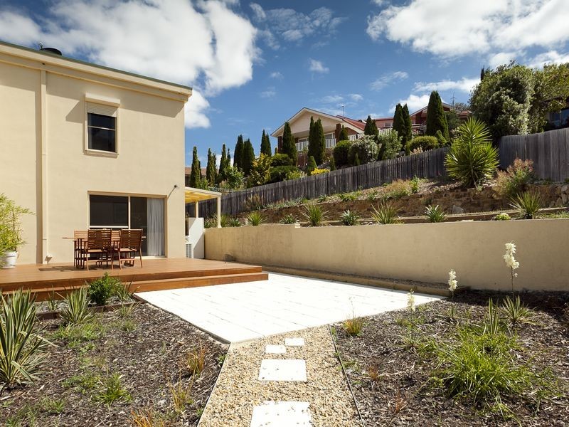 9 Sparkes Close, Fadden ACT 2904
