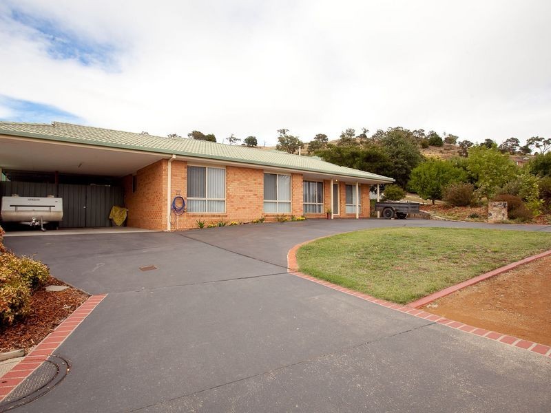 2 Sharman Place, Gordon ACT 2906