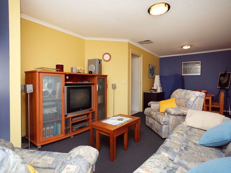 2 Sharman Place, Gordon ACT 2906