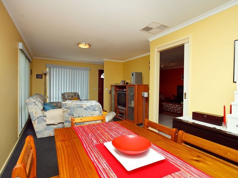 2 Sharman Place, Gordon ACT 2906