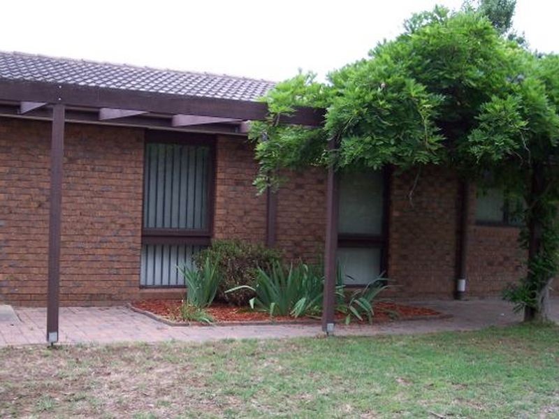 27 Lyall Crescent, Kambah ACT 2902